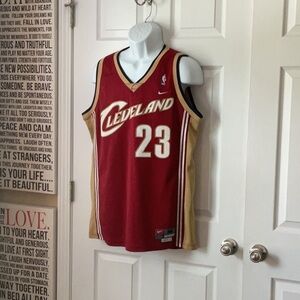 Nike - Cleveland Cavaliers Red Basketball Jersey LeBron James 23